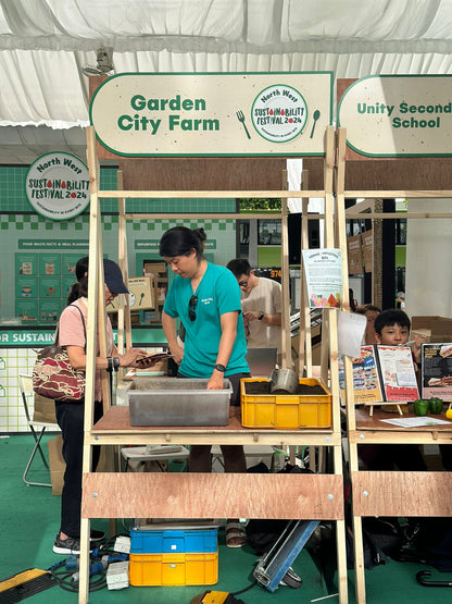 Upcycled Easel Booth